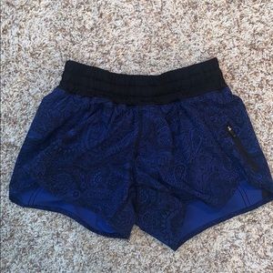 Rare lululemon patterned shorts size 4